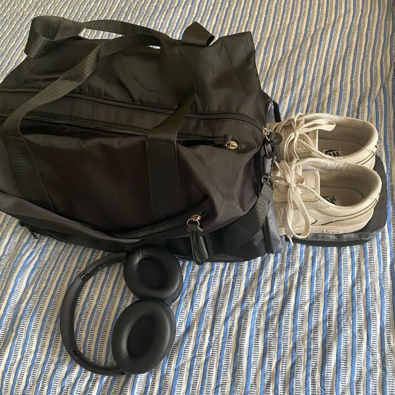 Sports Bag - Travel Bag - Gym Bag - Multi-Purpose Use - Lightweight - Straps